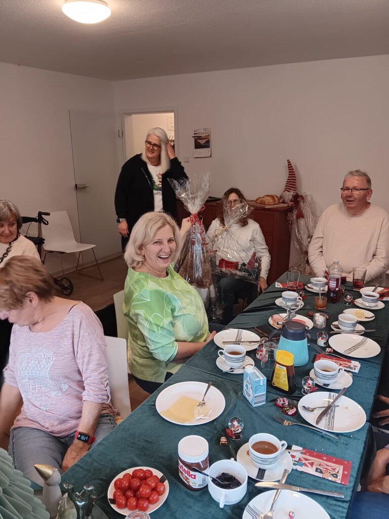 Petra mit ihrem Präsent